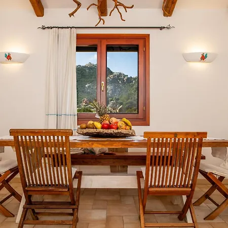 Roccia San Pantaleo Villa *
