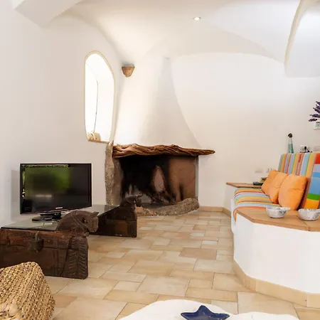 Roccia San Pantaleo Villa *