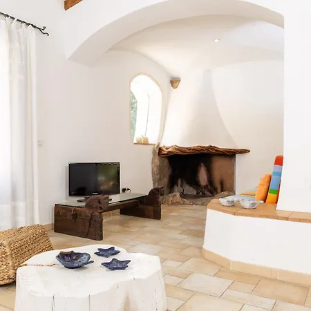 Roccia San Pantaleo Villa *